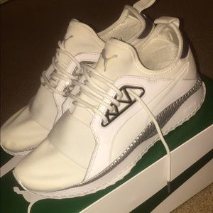Shoes/Sneakers